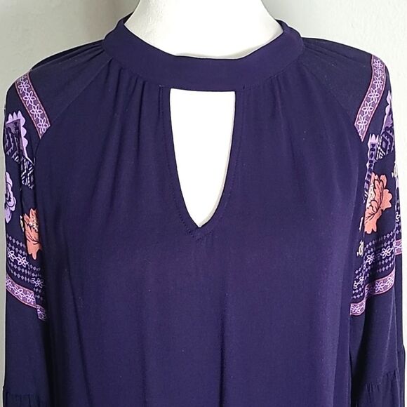 Aina be Navy Blue Top, Choker Neckline Cut-out, Long Bell Sleeves w/Flowers, Med - Picture 3 of 9